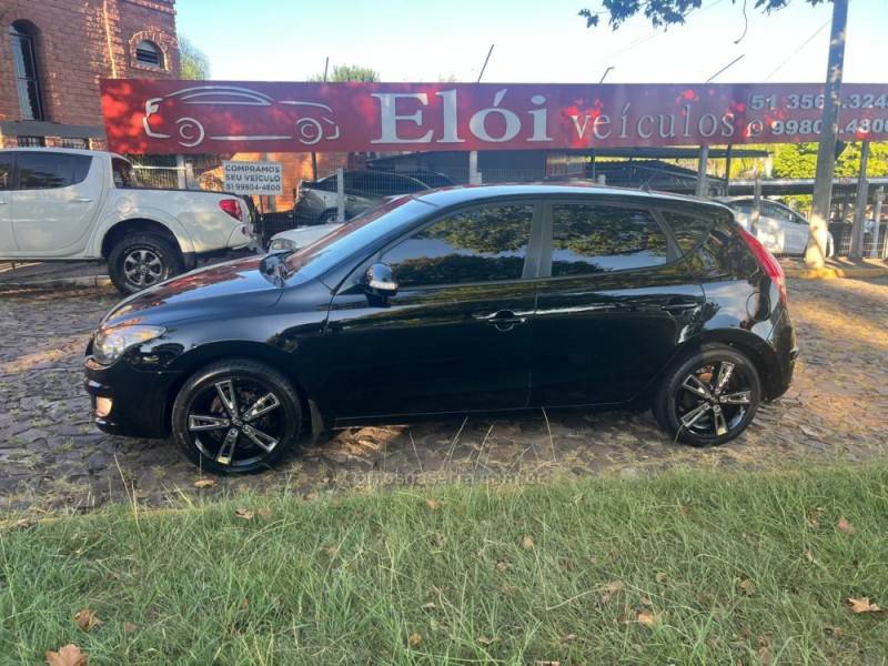 HYUNDAI - I30 - 2011/2012 - Preta - R$ 42.900,00