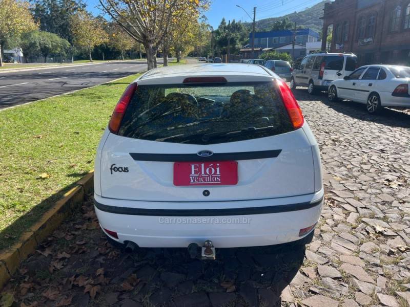 FORD - FOCUS - 2005/2005 - Branca - R$ 25.900,00