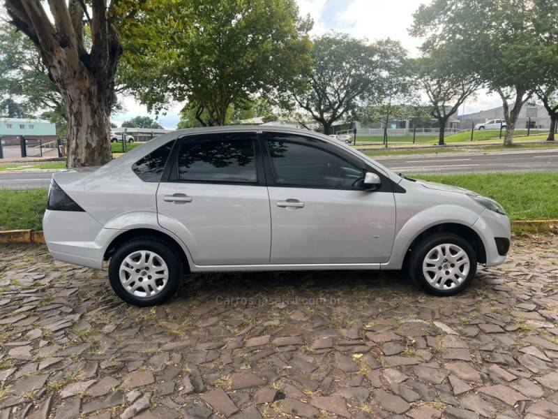 FORD - FIESTA - 2014/2014 - Prata - R$ 33.900,00