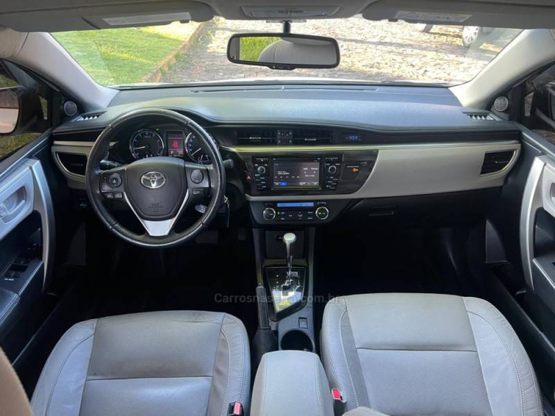 TOYOTA - COROLLA - 2014/2015 - Branca - R$ 88.900,00