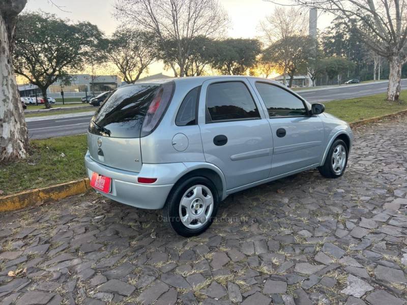 CHEVROLET - CORSA - 2011/2012 - Prata - R$ 35.900,00