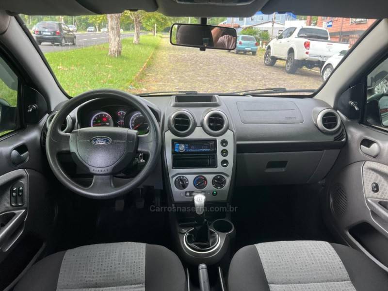 FORD - FIESTA - 2014/2014 - Prata - R$ 33.900,00