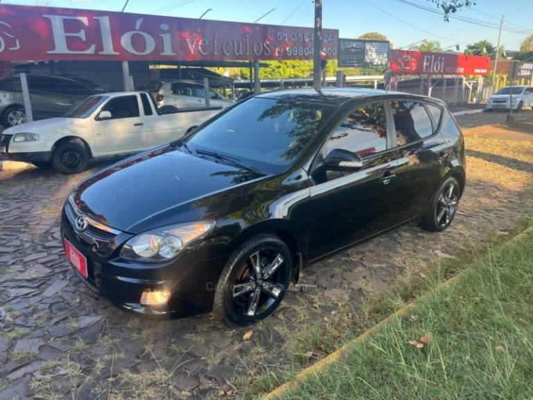 HYUNDAI - I30 - 2011/2012 - Preta - R$ 42.900,00