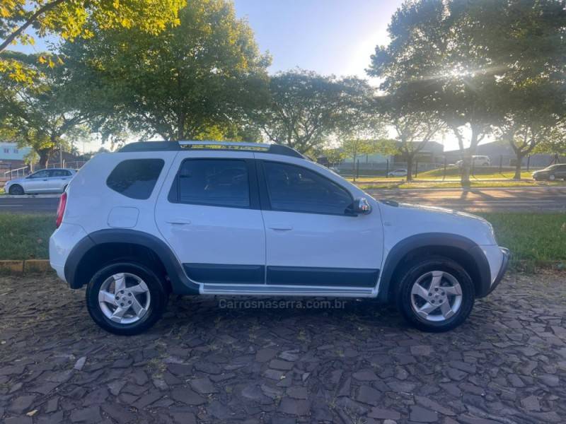 RENAULT - DUSTER - 2014/2015 - Branca - R$ 58.900,00