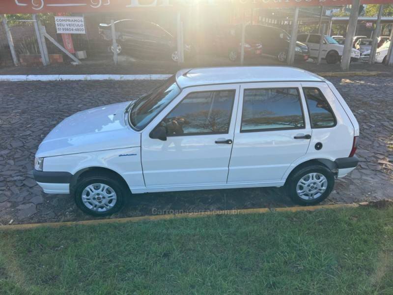 FIAT - UNO - 2009/2010 - Branca - R$ 26.900,00