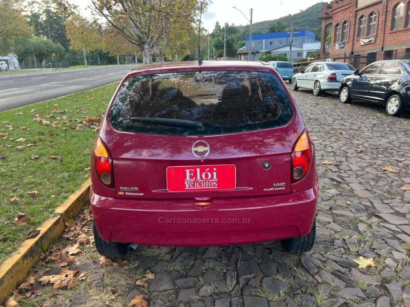 CHEVROLET - CELTA - 2008/2009 - Vermelha - R$ 25.900,00