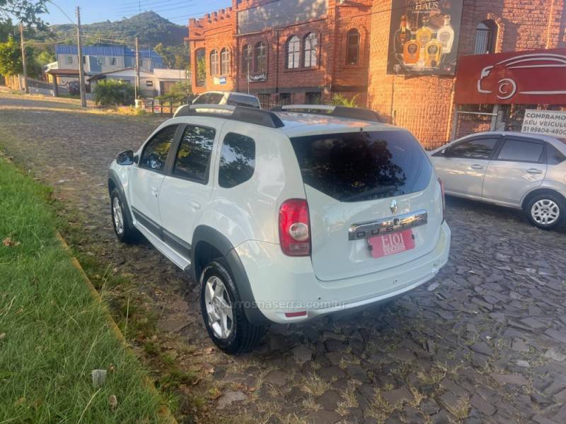 RENAULT - DUSTER - 2014/2015 - Branca - R$ 58.900,00