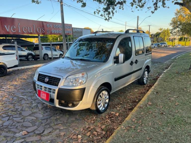 FIAT - DOBLÓ - 2016/2017 - Prata - R$ 63.900,00