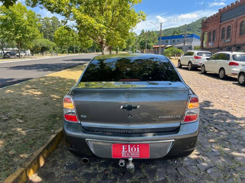 CHEVROLET - COBALT - 2013/2014 - Cinza - R$ 49.900,00