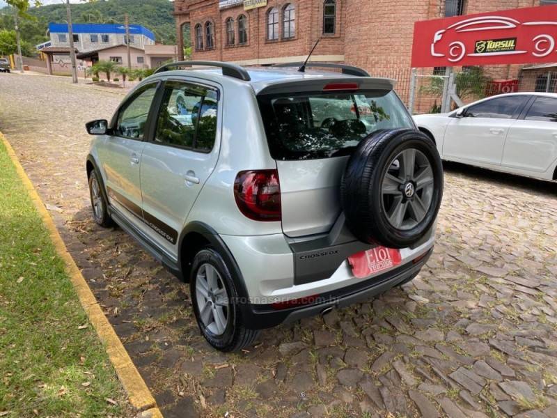 VOLKSWAGEN - CROSSFOX - 2012/2012 - Prata - R$ 48.900,00