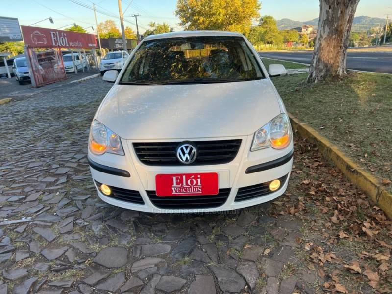 VOLKSWAGEN - POLO - 2009/2010 - Branca - R$ 38.900,00