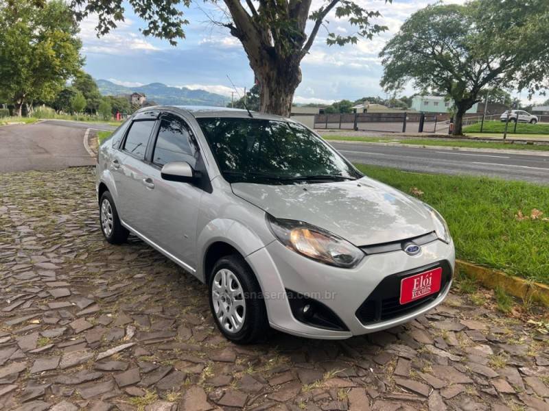 FORD - FIESTA - 2014/2014 - Prata - R$ 33.900,00