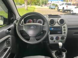 FORD - FIESTA - 2014/2014 - Prata - R$ 33.900,00