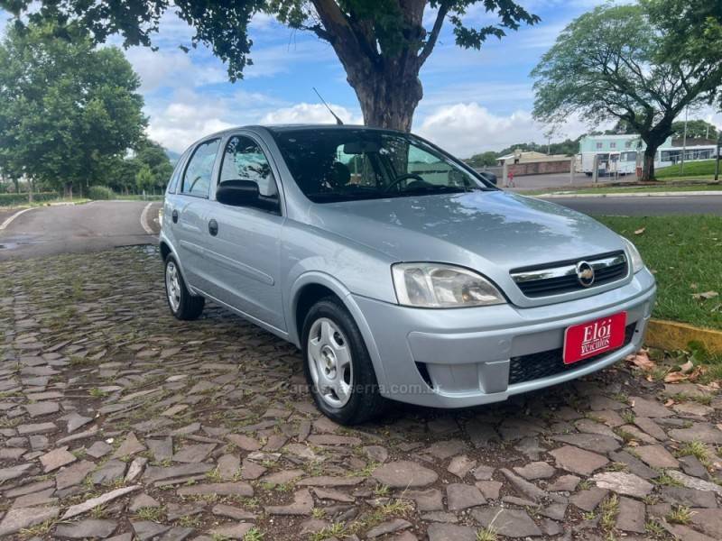 CHEVROLET - CORSA - 2011/2012 - Prata - R$ 35.900,00