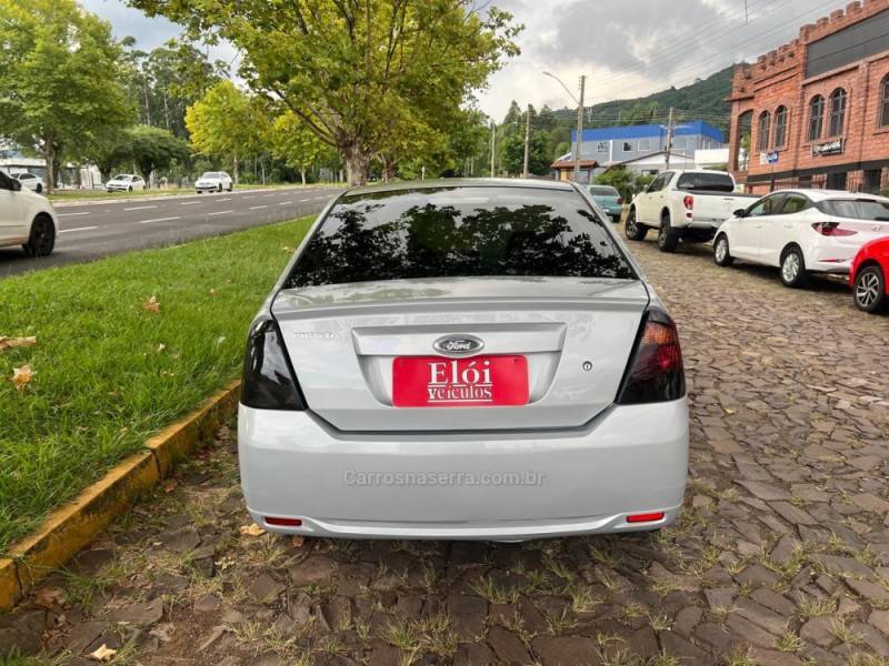 FORD - FIESTA - 2014/2014 - Prata - R$ 33.900,00