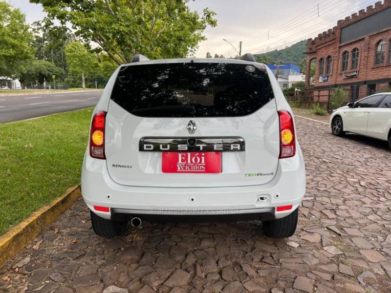 RENAULT - DUSTER - 2013/2014 - Branca - R$ 55.900,00