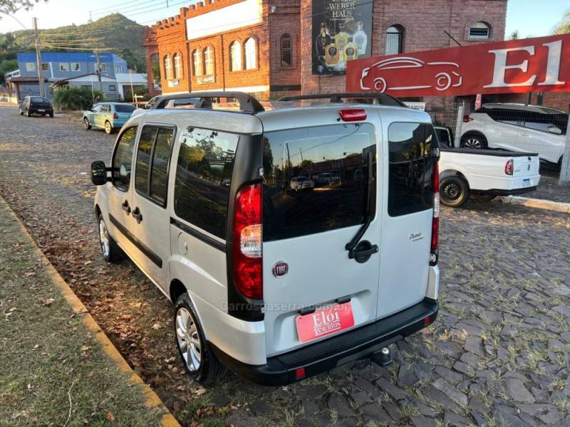 FIAT - DOBLÓ - 2016/2017 - Prata - R$ 63.900,00