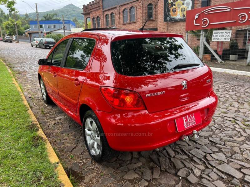 PEUGEOT - 307 - 2008/2009 - Vermelha - R$ 24.900,00