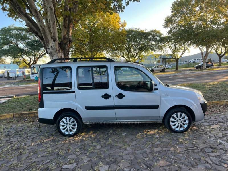 FIAT - DOBLÓ - 2016/2017 - Prata - R$ 63.900,00