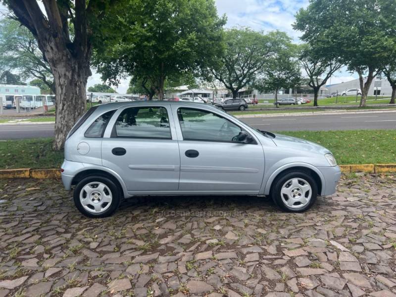 CHEVROLET - CORSA - 2011/2012 - Prata - R$ 35.900,00
