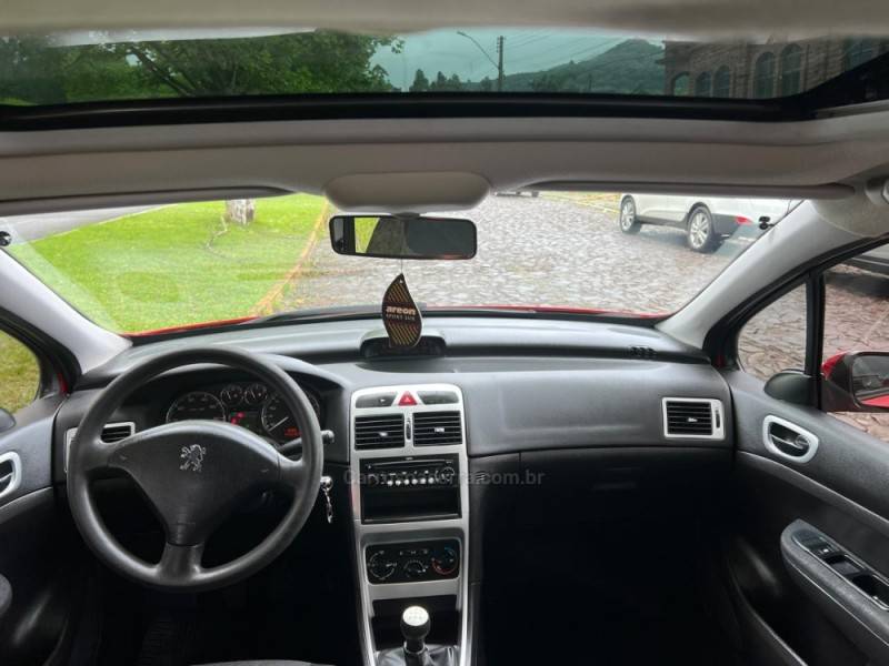 PEUGEOT - 307 - 2008/2009 - Vermelha - R$ 24.900,00