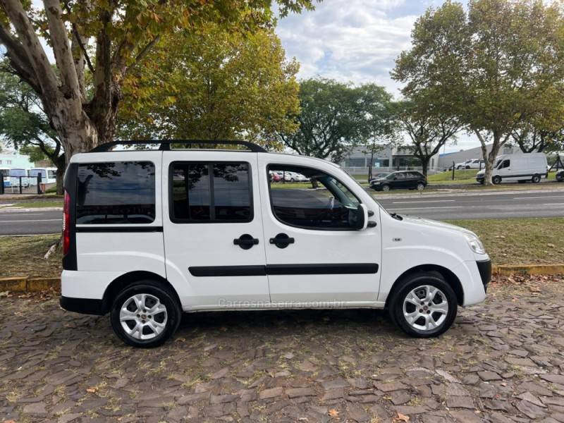 FIAT - DOBLÓ - 2015/2016 - Branca - R$ 63.900,00
