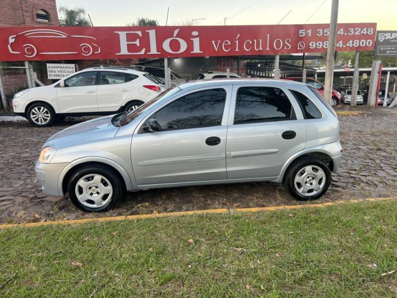CHEVROLET - CORSA - 2011/2012 - Prata - R$ 35.900,00