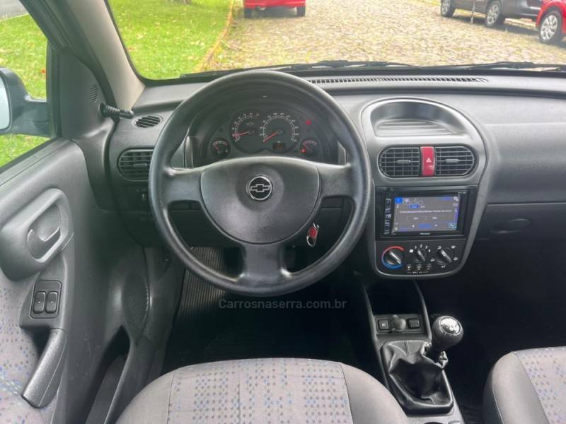 CHEVROLET - CORSA - 2011/2012 - Prata - R$ 35.900,00
