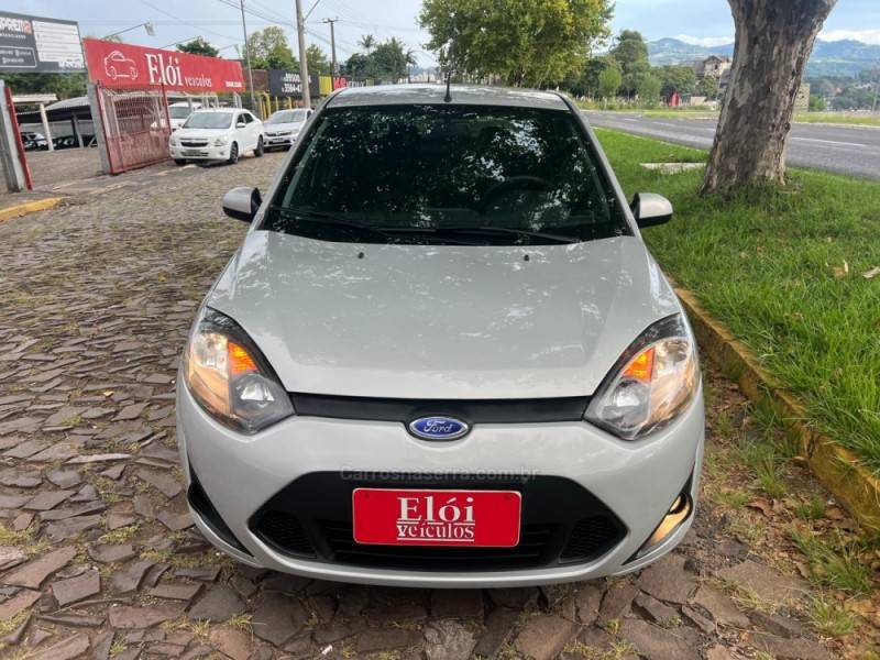 FORD - FIESTA - 2014/2014 - Prata - R$ 33.900,00