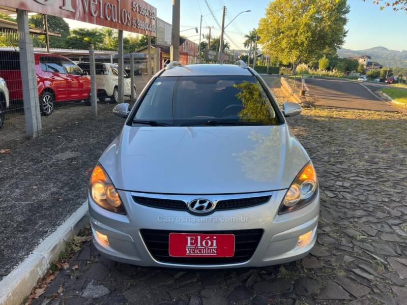 HYUNDAI - I30 CW - 2011/2012 - Prata - R$ 53.900,00