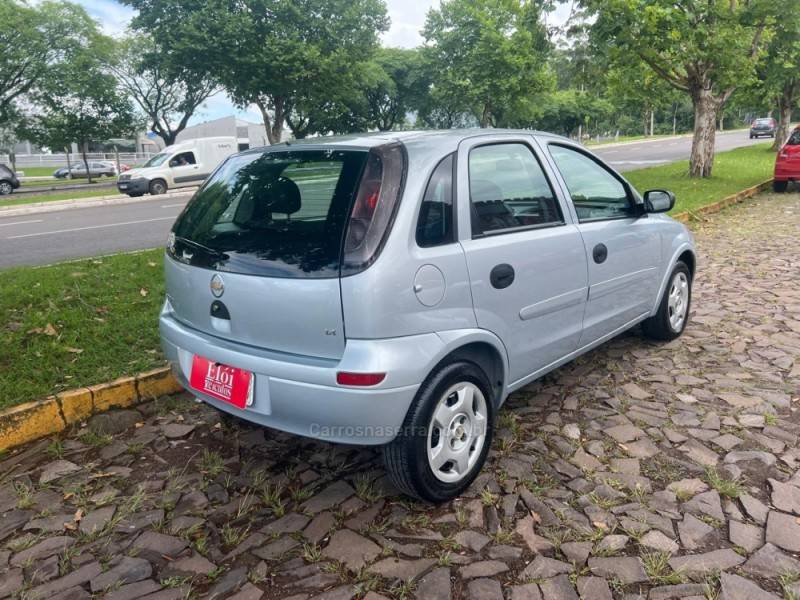 CHEVROLET - CORSA - 2011/2012 - Prata - R$ 35.900,00