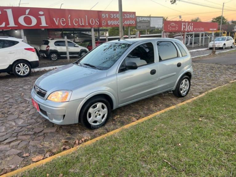 CHEVROLET - CORSA - 2011/2012 - Prata - R$ 35.900,00