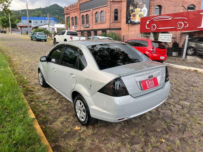 FORD - FIESTA - 2014/2014 - Prata - R$ 33.900,00