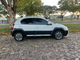 TOYOTA - ETIOS CROSS - 2014/2015 - Branca - R$ 50.900,00