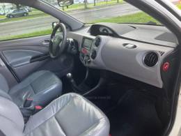TOYOTA - ETIOS - 2013/2013 - Branca - R$ 42.900,00