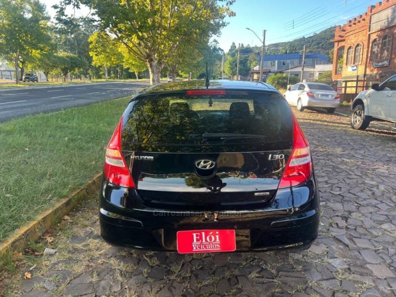 HYUNDAI - I30 - 2011/2012 - Preta - R$ 42.900,00
