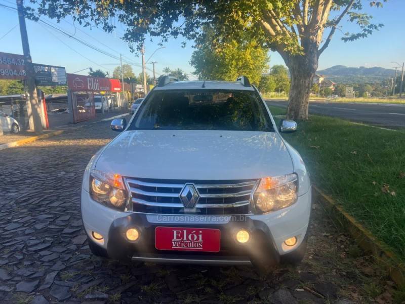 RENAULT - DUSTER - 2014/2015 - Branca - R$ 58.900,00
