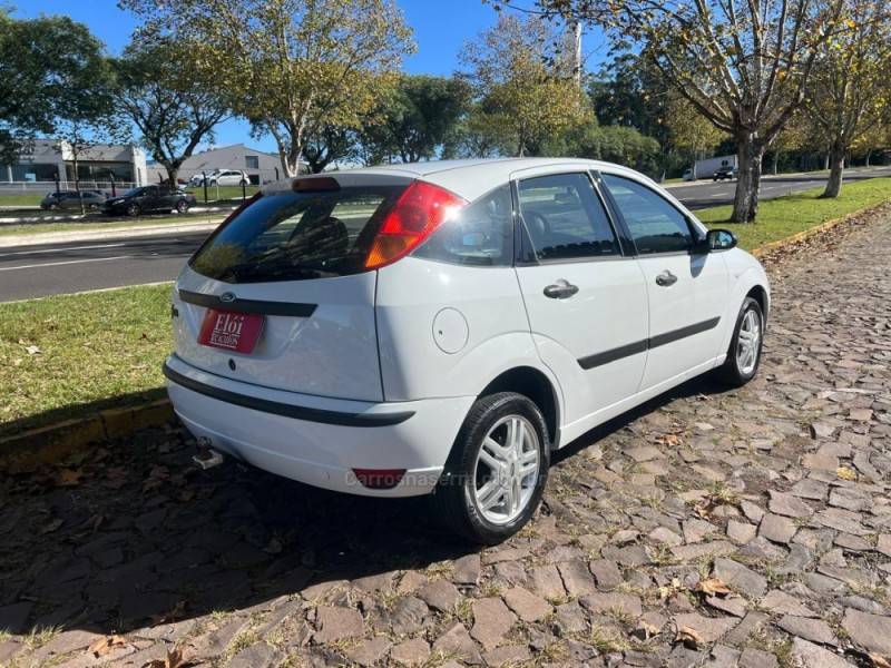 FORD - FOCUS - 2005/2005 - Branca - R$ 25.900,00
