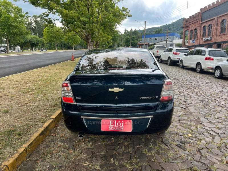CHEVROLET - COBALT - 2013/2014 - Azul - R$ 48.900,00