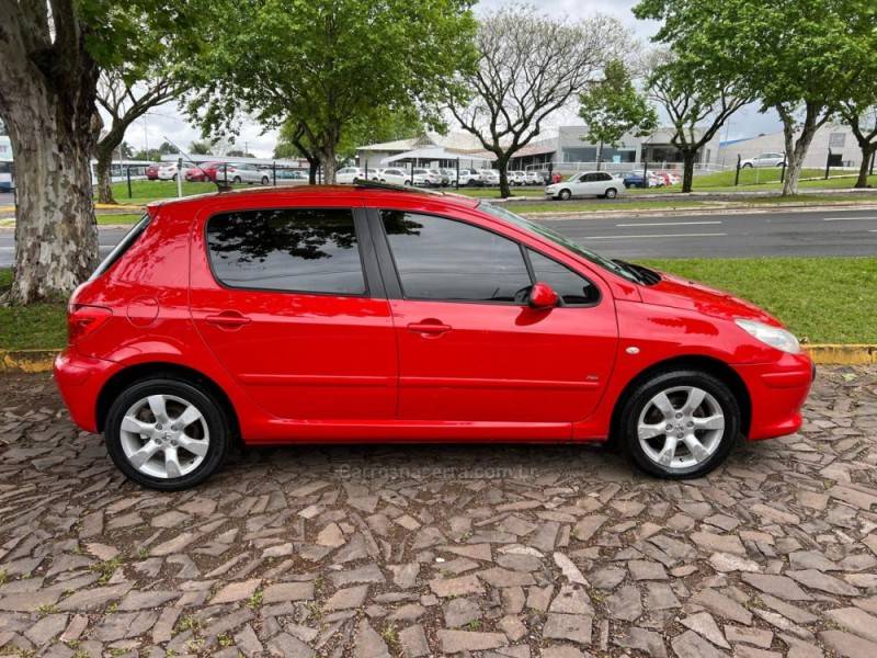 PEUGEOT - 307 - 2008/2009 - Vermelha - R$ 24.900,00