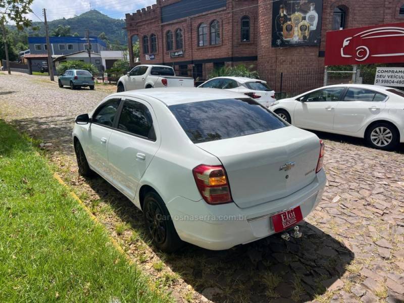 CHEVROLET - COBALT - 2013/2013 - Branca - R$ 43.900,00