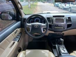 TOYOTA - HILUX SW4 - 2013/2014 - Branca - R$ 154.900,00