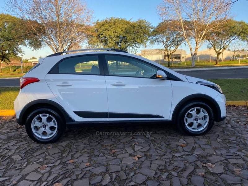 HYUNDAI - HB20X - 2013/2014 - Branca - R$ 59.900,00