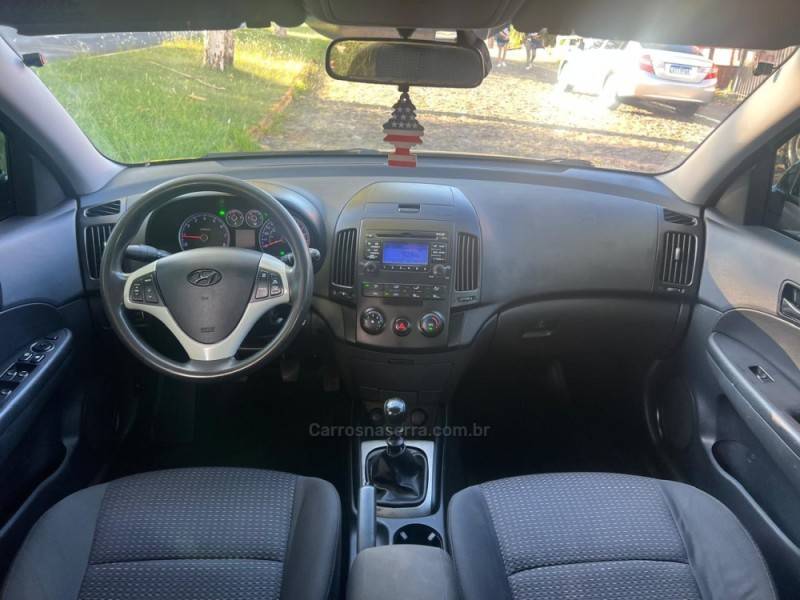 HYUNDAI - I30 - 2011/2012 - Preta - R$ 42.900,00