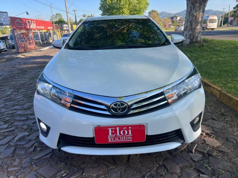 TOYOTA - COROLLA - 2014/2015 - Branca - R$ 88.900,00