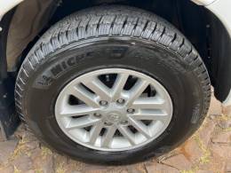 TOYOTA - HILUX SW4 - 2013/2014 - Branca - R$ 154.900,00