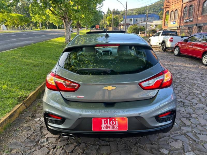 CHEVROLET - CRUZE - 2018/2019 - Cinza - R$ 103.900,00