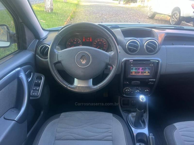 RENAULT - DUSTER - 2014/2015 - Branca - R$ 58.900,00