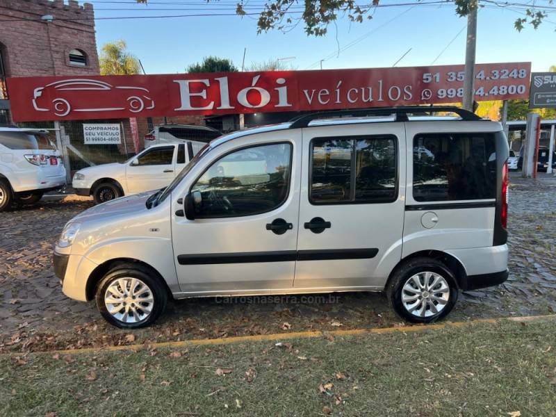 FIAT - DOBLÓ - 2016/2017 - Prata - R$ 63.900,00