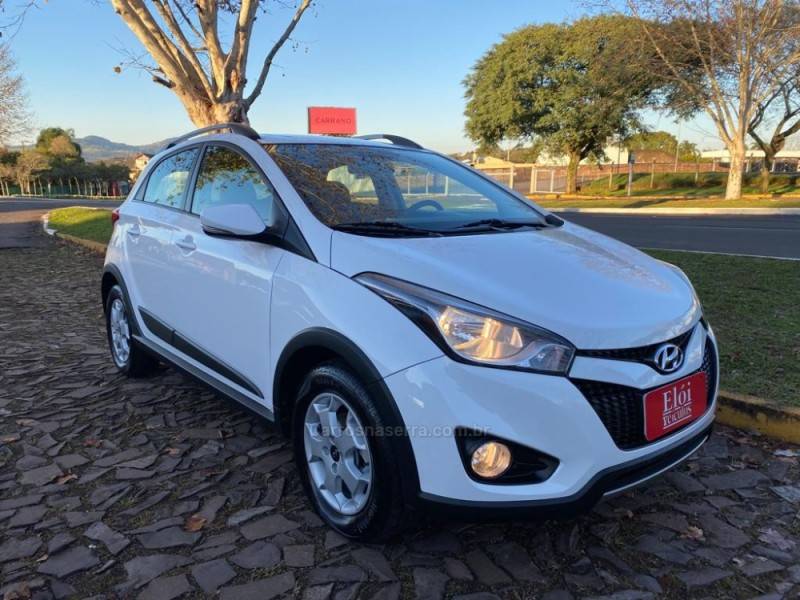 HYUNDAI - HB20X - 2013/2014 - Branca - R$ 59.900,00